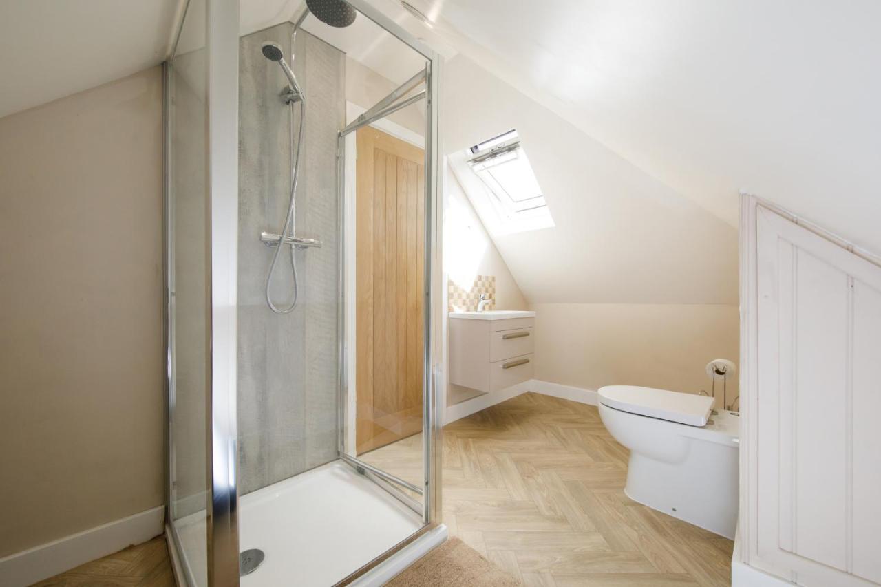 Orchard Croft Lodge: Spacious Family Retreat Near Wittering Holiday home Chichester