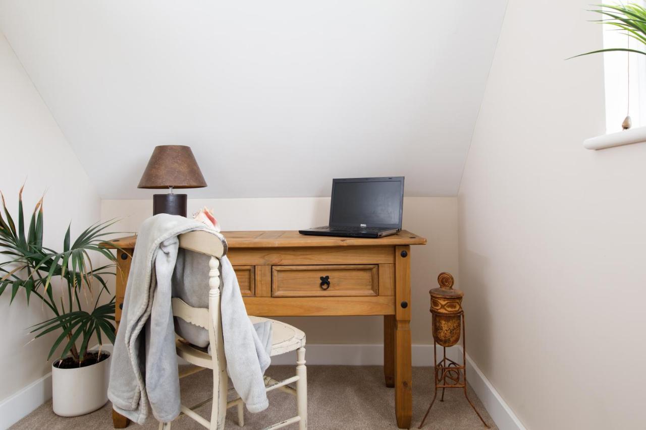 Orchard Croft Lodge: Spacious Family Retreat Near Wittering Holiday home Chichester