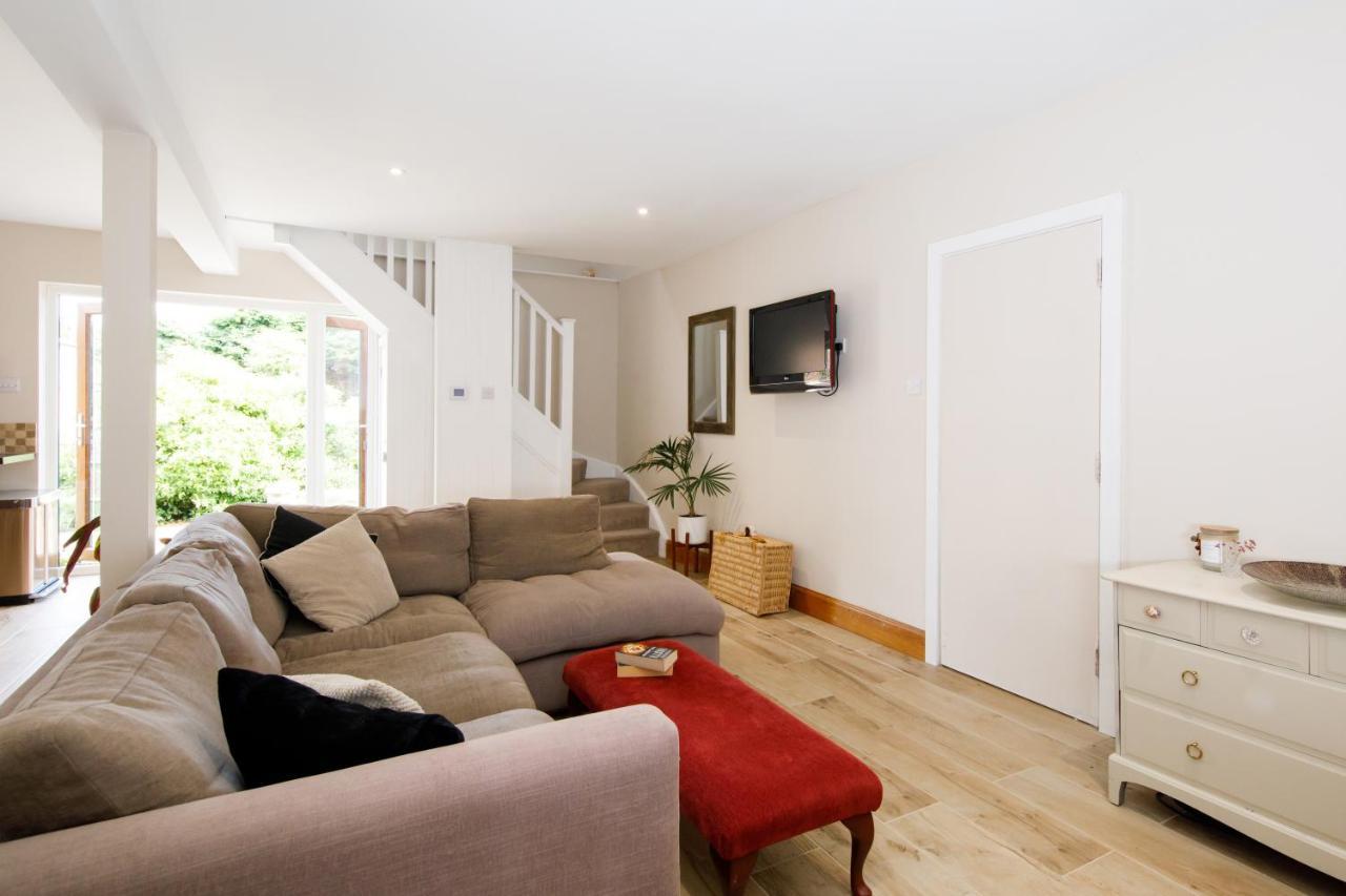 Orchard Croft Lodge: Spacious Family Retreat Near Wittering * Chichester