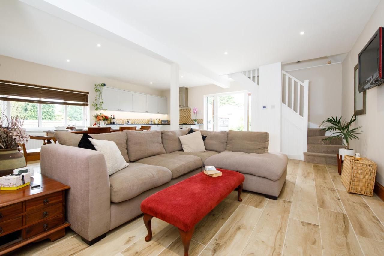 Holiday home Orchard Croft Lodge: Spacious Family Retreat Near Wittering Chichester