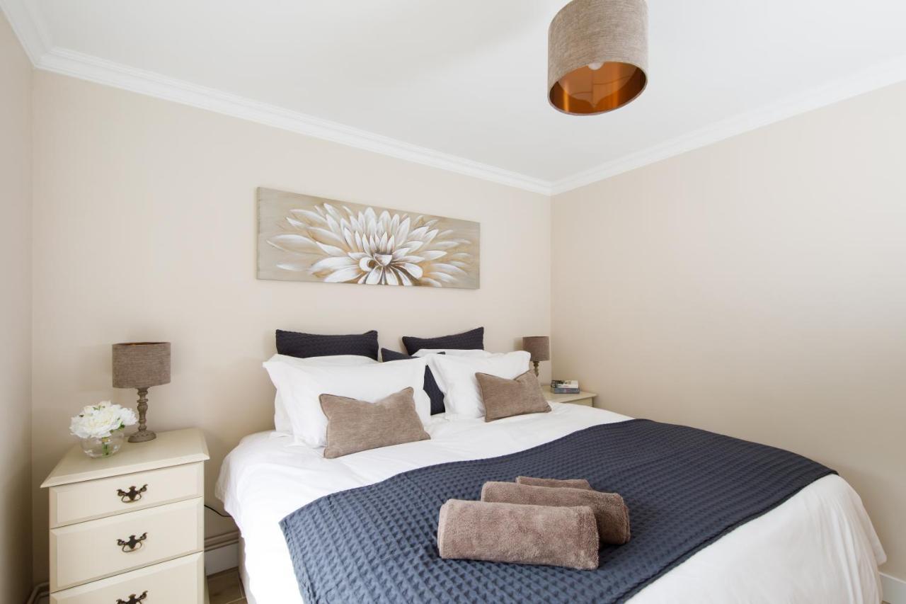 Orchard Croft Lodge: Spacious Family Retreat Near Wittering Chichester