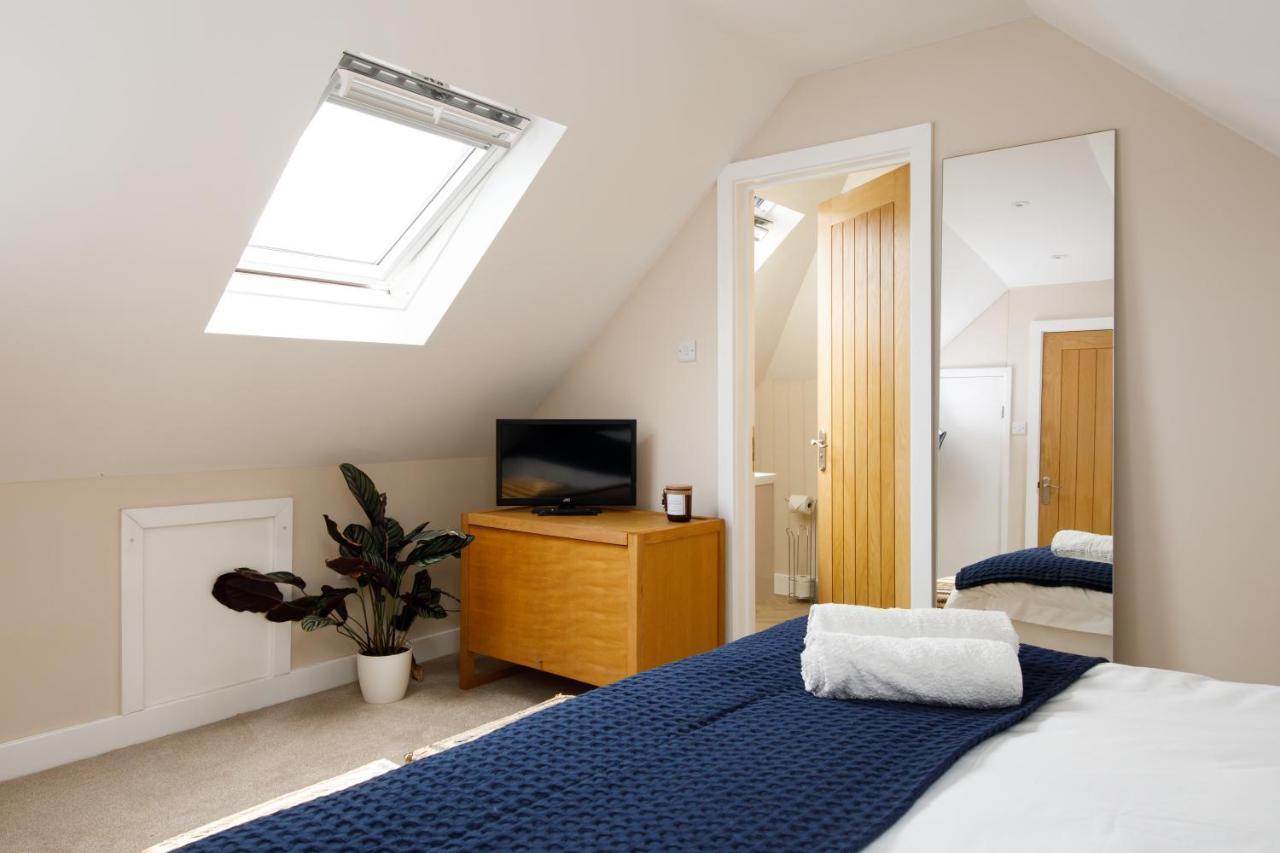 Orchard Croft Lodge: Spacious Family Retreat Near Wittering Holiday home Chichester