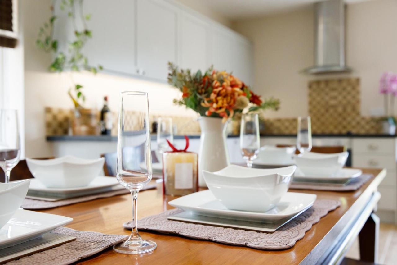 Orchard Croft Lodge: Spacious Family Retreat Near Wittering Holiday home *