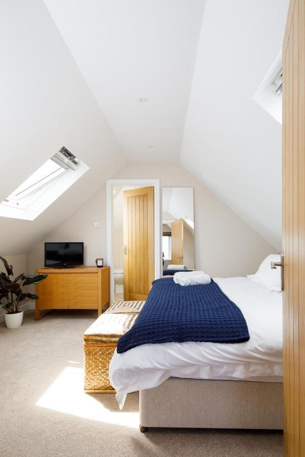 Orchard Croft Lodge: Spacious Family Retreat Near Wittering Holiday home Chichester