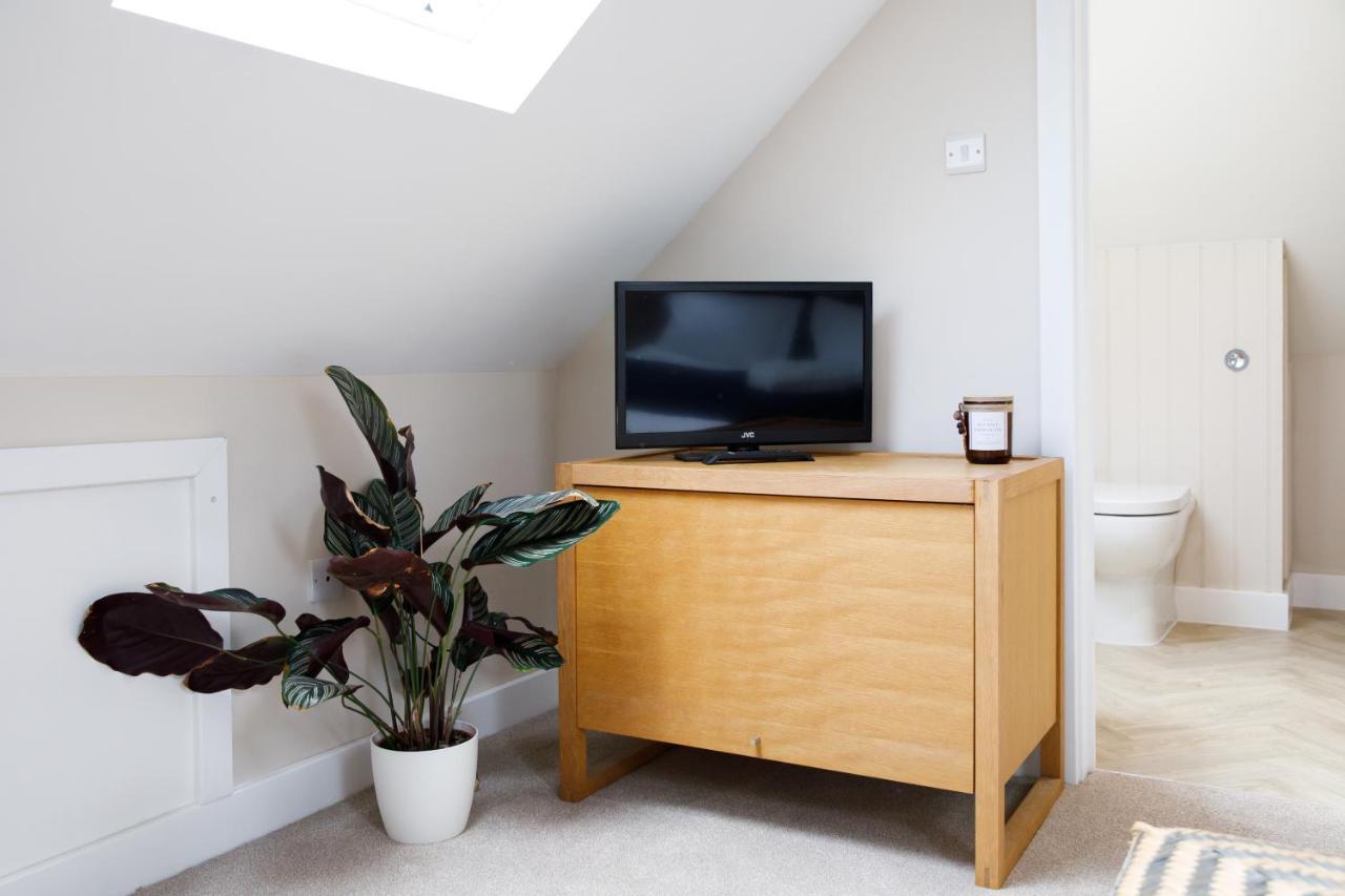 Orchard Croft Lodge: Spacious Family Retreat Near Wittering Holiday home Chichester