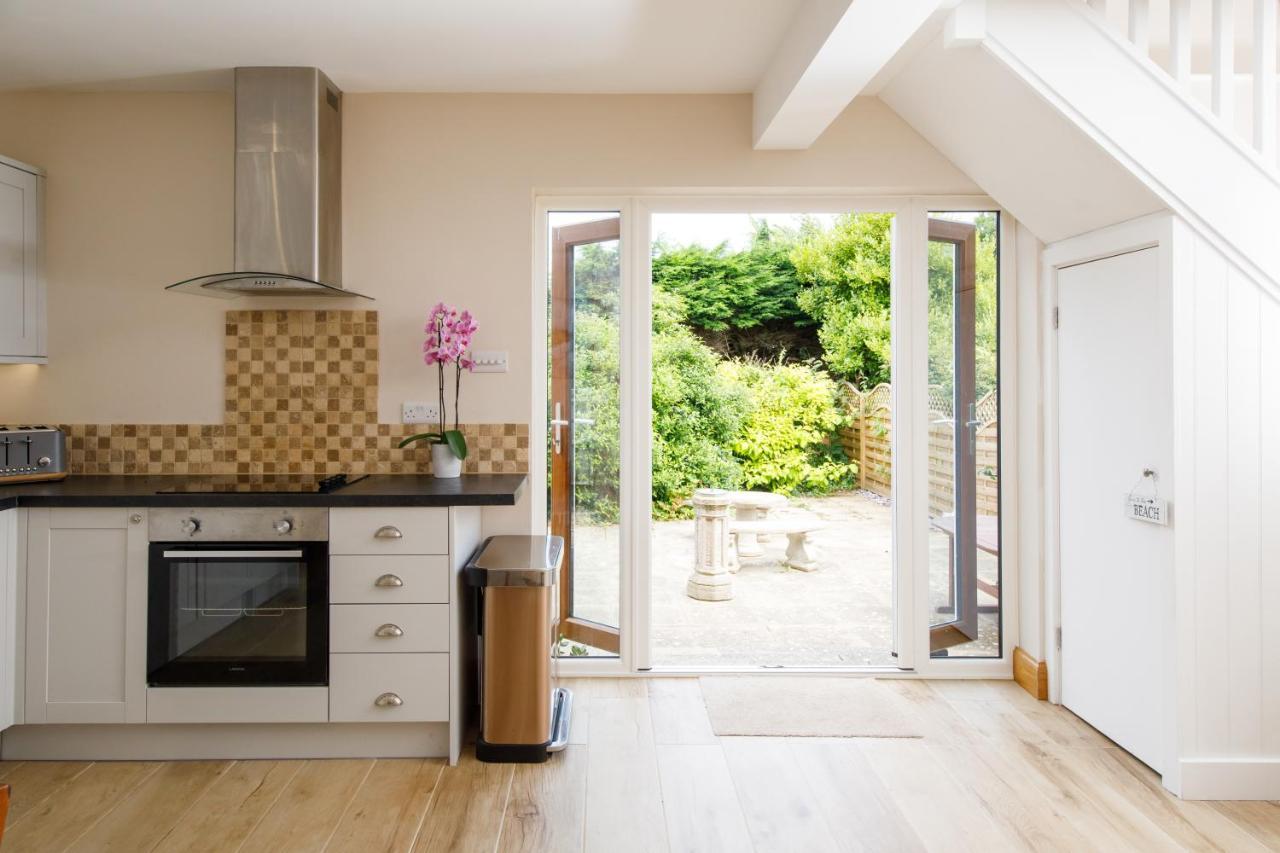 Orchard Croft Lodge: Spacious Family Retreat Near Wittering Holiday home Chichester