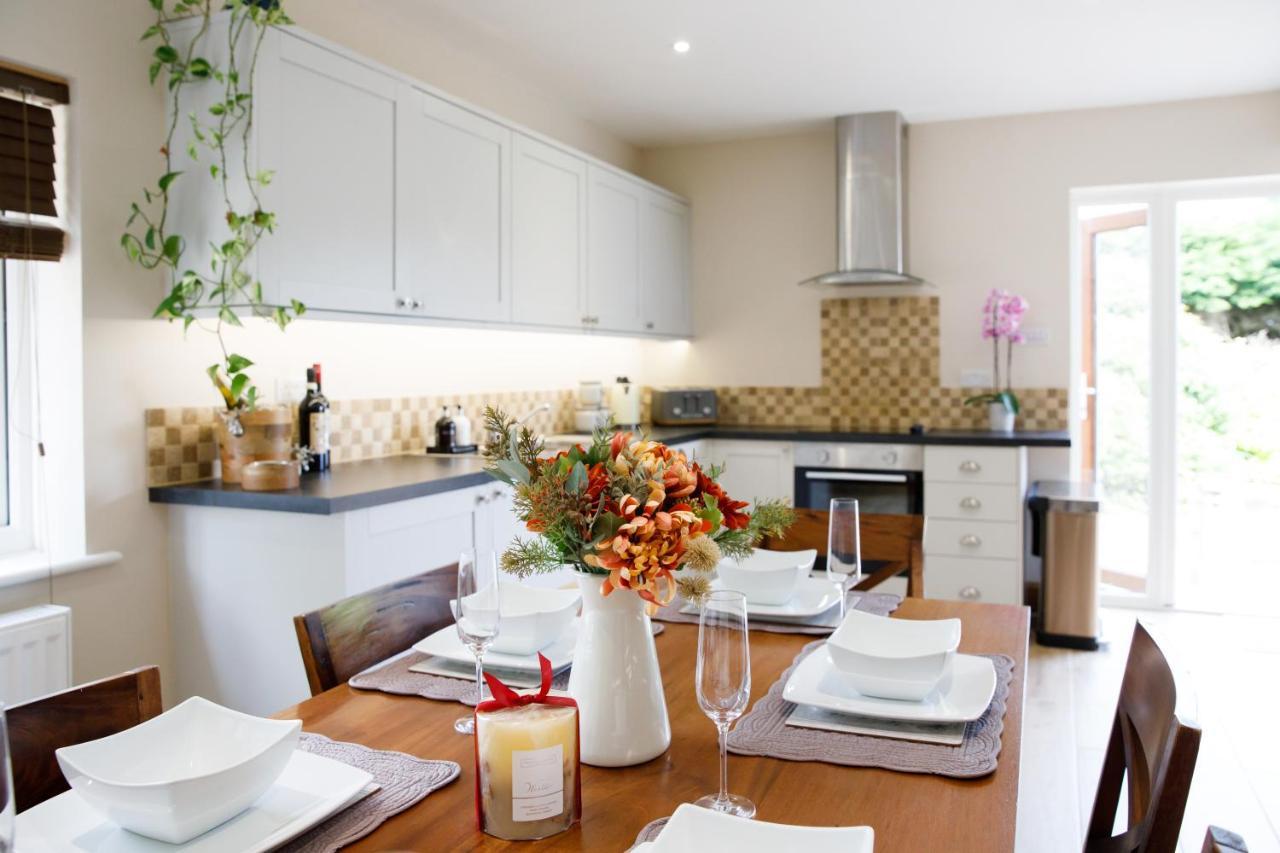 Orchard Croft Lodge: Spacious Family Retreat Near Wittering Chichester