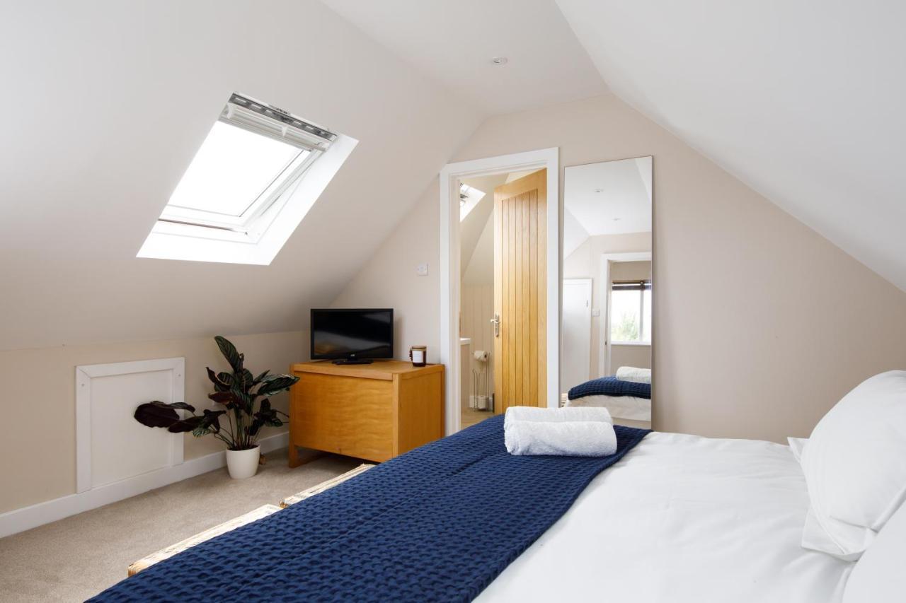 Orchard Croft Lodge: Spacious Family Retreat Near Wittering Holiday home