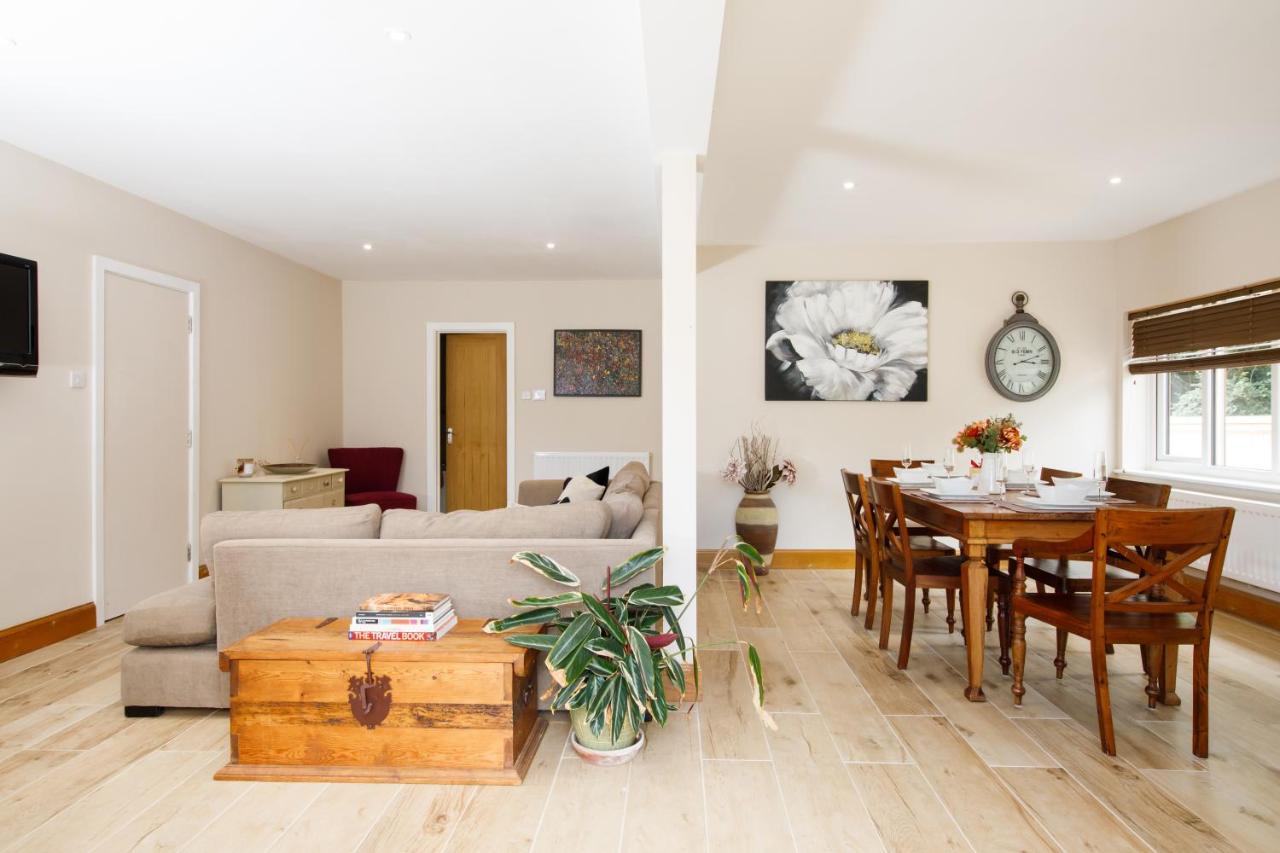 Orchard Croft Lodge: Spacious Family Retreat Near Wittering Chichester